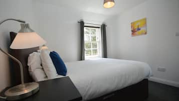 1 bedroom, iron/ironing board, travel cot, WiFi