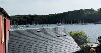 Dolphin Apartment located on Tobermory High Street