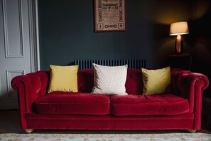 Fernseher, Kamin, Stereoanlage