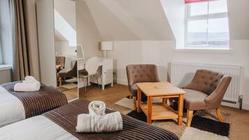 5 bedrooms, desk, iron/ironing board, travel crib