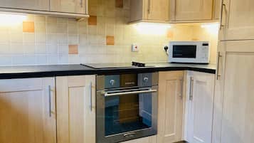 Kjøleskap, mikrobølgeovn, ovn og brødrister