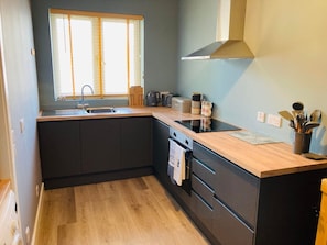 Frigorifero, microonde, forno, lavastoviglie