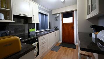 Fridge, microwave, oven, coffee/tea maker