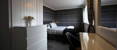 2 chambres, fer et planche Ă  repasser, Wi-Fi, draps fournis