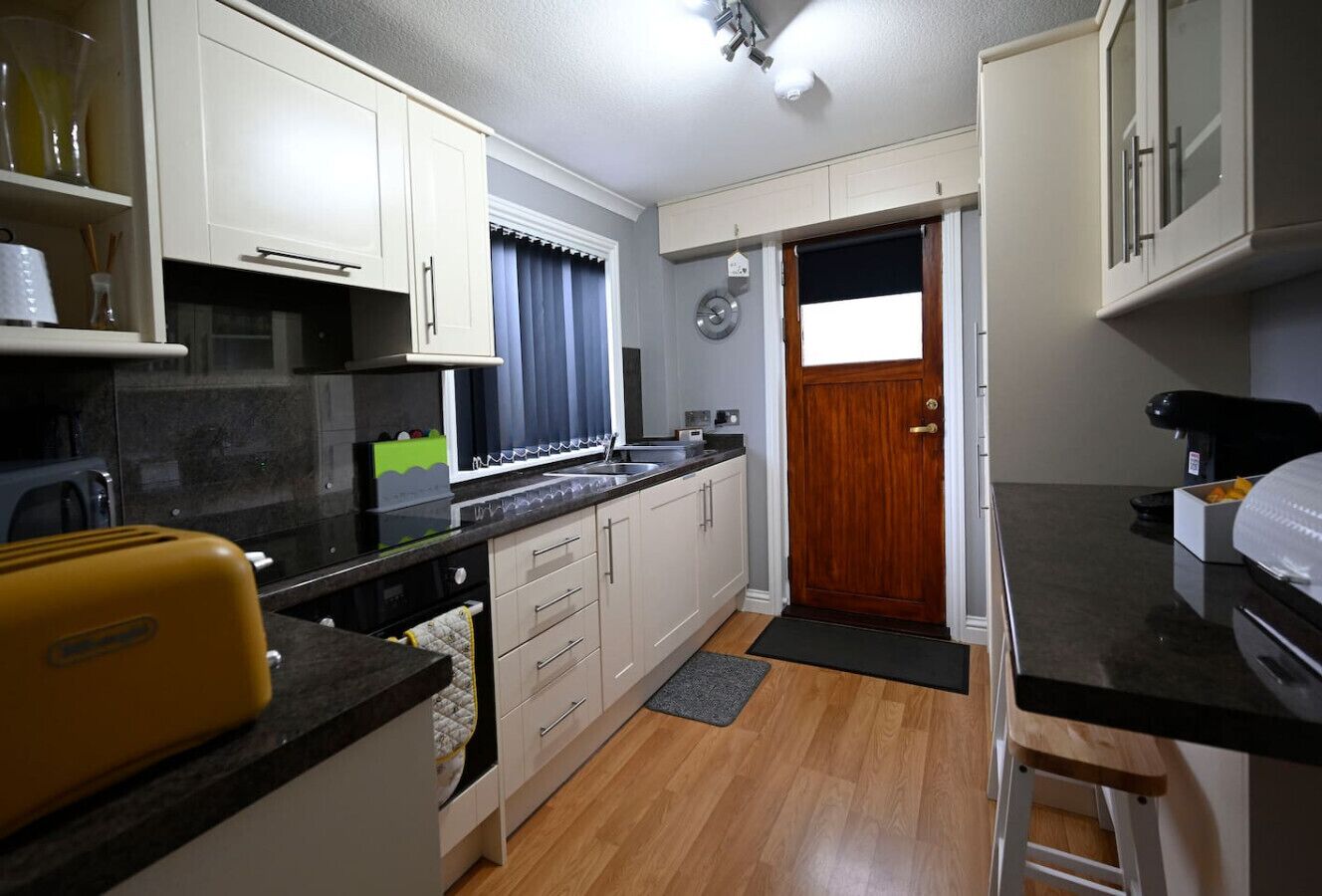 Fridge, microwave, oven, coffee/tea maker