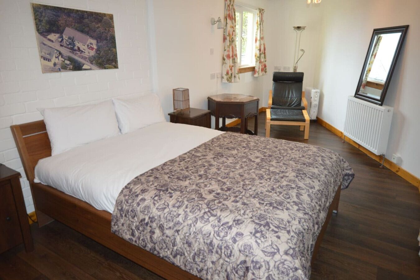 1 bedroom, desk, iron/ironing board, WiFi