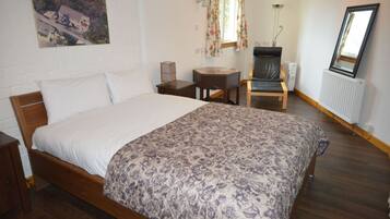 1 bedroom, desk, iron/ironing board, WiFi
