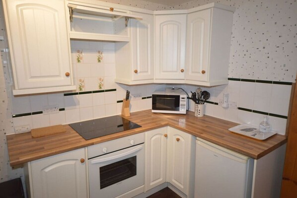 Réfrigérateur, micro-ondes, four, lave-vaisselle