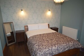 1 bedroom, desk, iron/ironing board, WiFi