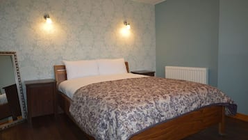1 bedroom, desk, iron/ironing board, WiFi