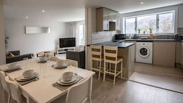 Fridge, microwave, oven, coffee/tea maker