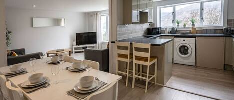 Fridge, microwave, oven, coffee/tea maker