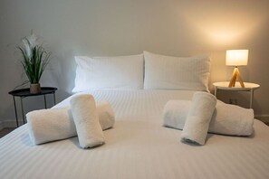 3 bedrooms, desk, iron/ironing board, WiFi