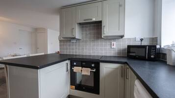 Fridge, microwave, oven, coffee/tea maker