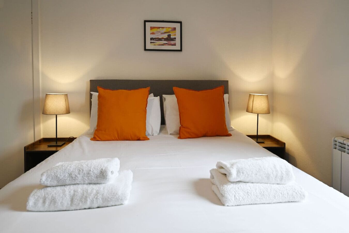 2 habitaciones, escritorio, tabla de planchar con plancha y wifi 