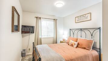 4 bedrooms, desk, iron/ironing board, travel crib