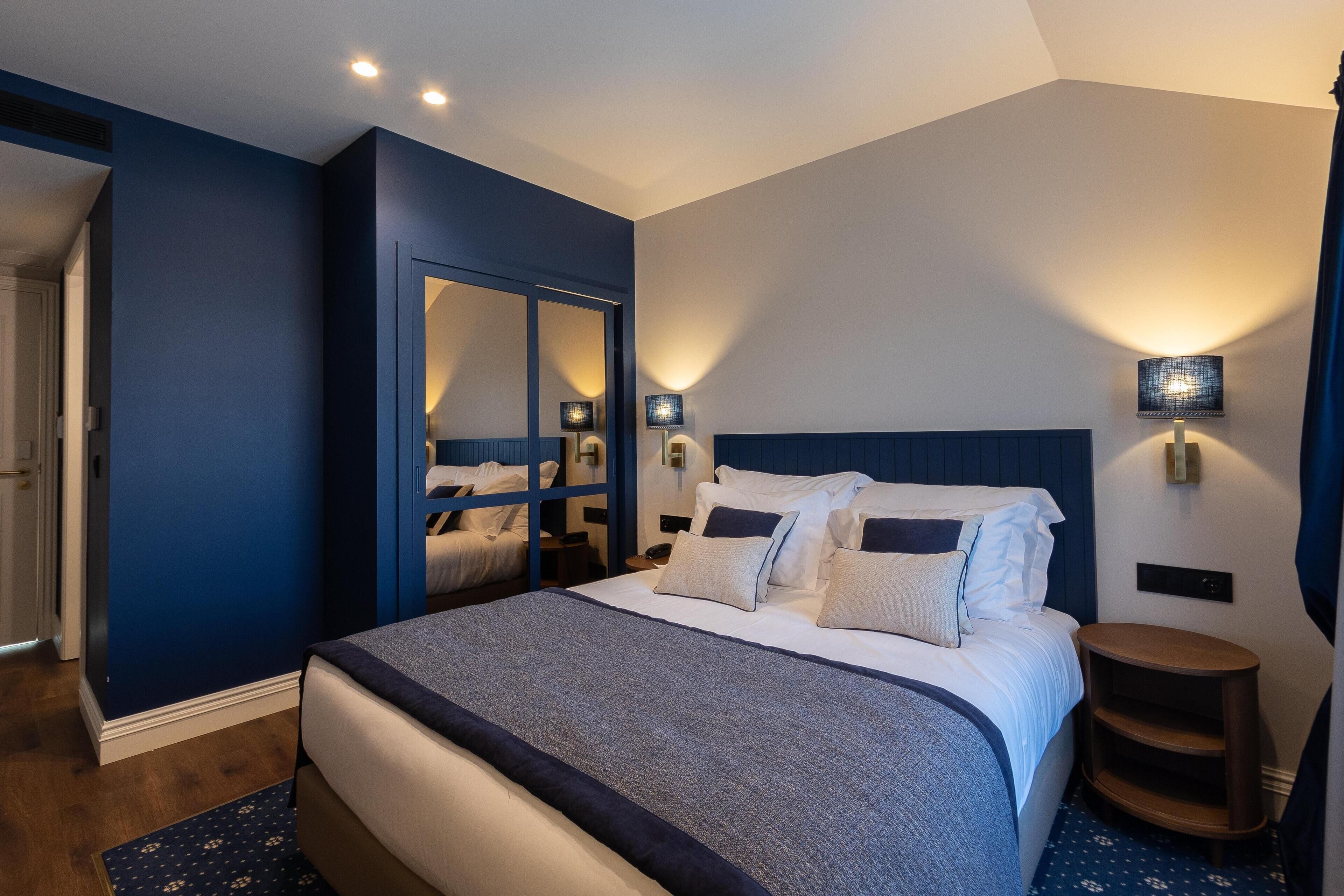 Minibar, in-room safe, desk, soundproofing