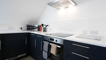 Fridge, microwave, oven, coffee/tea maker