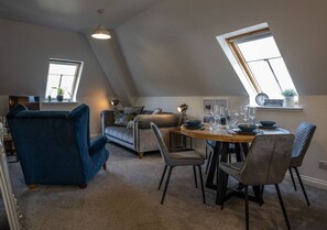 TV - Old Distillery Apartment in Fort William (Fort William)