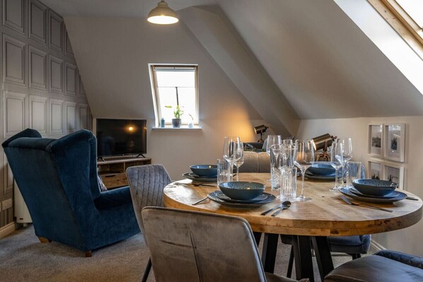 Dining - Old Distillery Apartment in Fort William (Fort William)