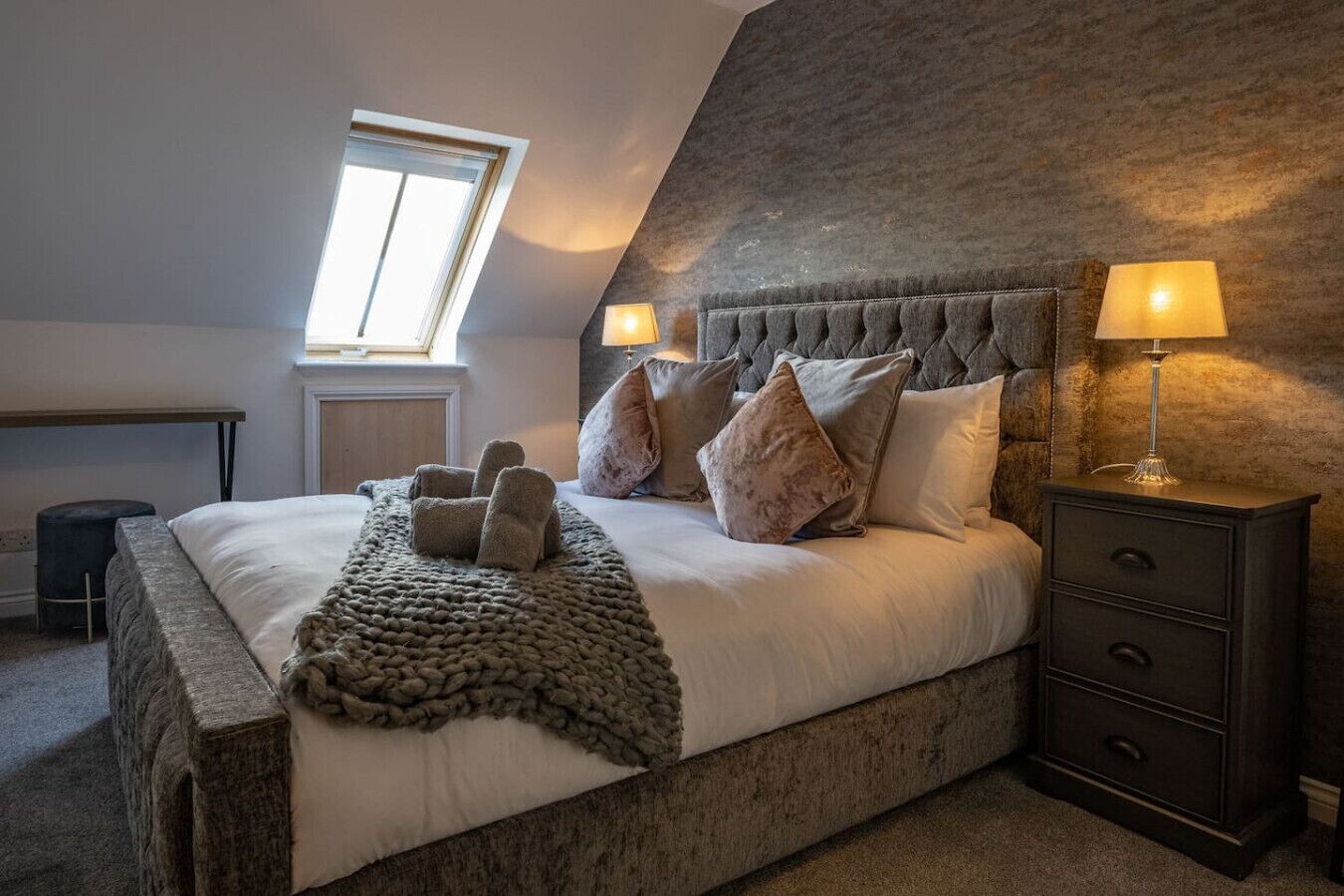 2 bedrooms, desk, iron/ironing board, WiFi