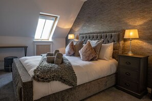 2 Schlafzimmer, Schreibtisch, Bügeleisen/Bügelbrett, WLAN