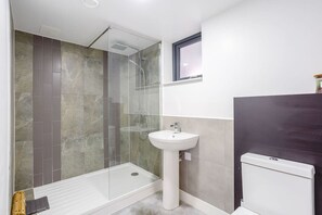 Combined shower/tub