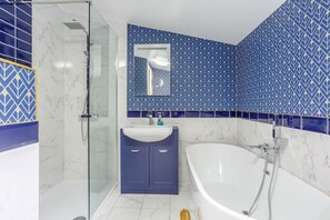 Combined shower/tub - Svarga Mountain View (Kinlochleven)