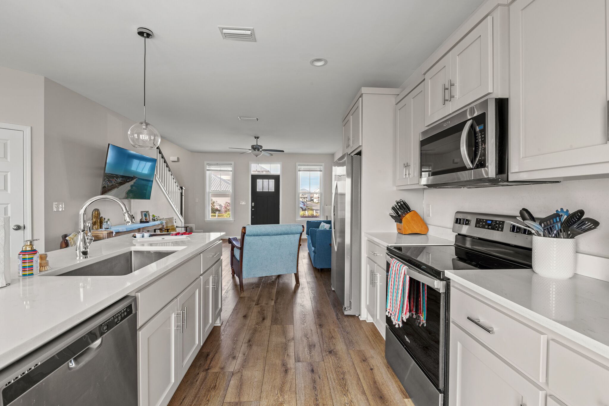 冰箱、微波炉、烤箱、炉灶