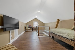 3 habitaciones, escritorio, tabla de planchar con plancha y wifi gratis