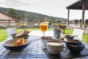 Daily cooked-to-order breakfast for a fee