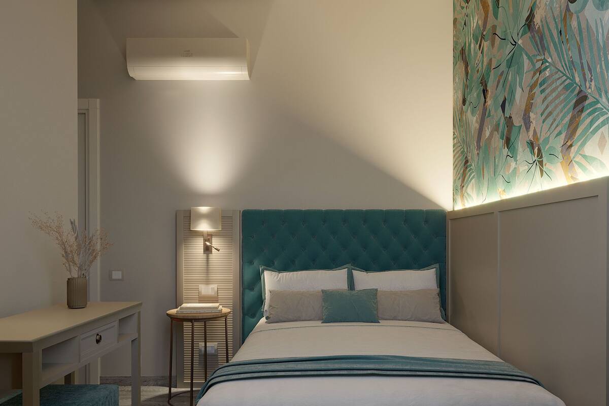 Minibar, free WiFi, bed sheets