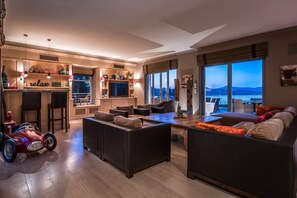 TV, fireplace, DVD player, stereo