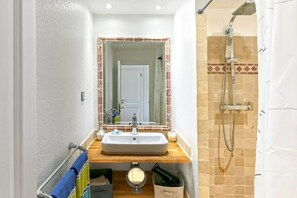 Shower, hair dryer, towels, soap - SALT 7: swimming pool, direct access to Orient Bay beach (saint martin)