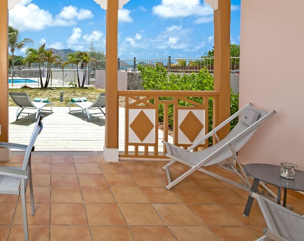 Outdoor dining - SALT 7: swimming pool, direct access to Orient Bay beach (saint martin)