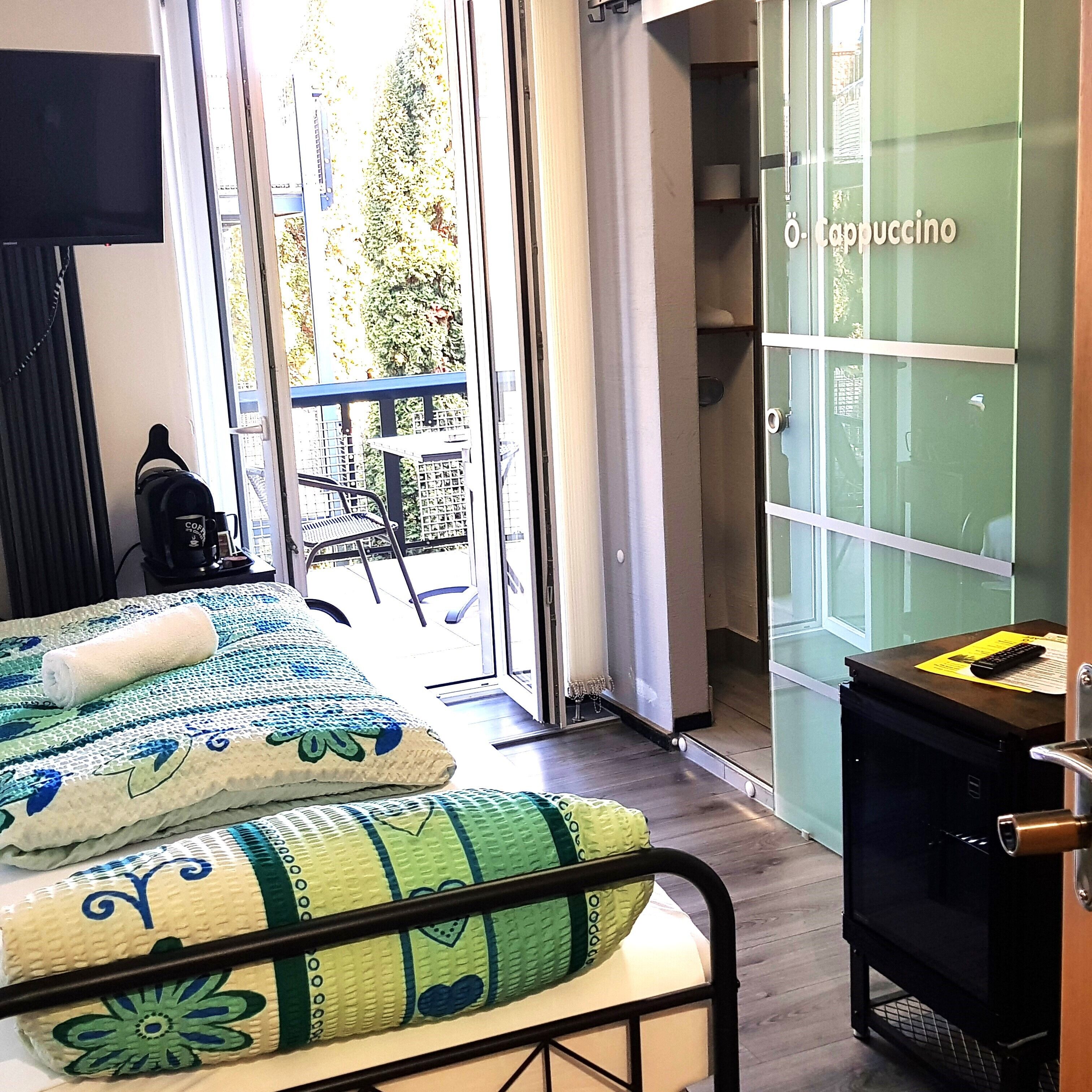 Deluxe-Einzelzimmer, 1 Einzelbett, Balkon, Blick auf den Innenhof (Nr. 1104) | Hochwertige Bettwaren, Minibar, individuell dekoriert