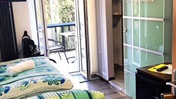 Deluxe-Einzelzimmer, 1 Einzelbett, Balkon, Blick auf den Innenhof (Nr. 1104) | Hochwertige Bettwaren, Minibar, individuell dekoriert