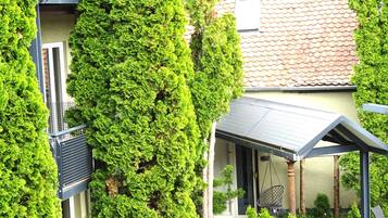 Superior-Zweibettzimmer, 2Â Einzelbetten, Balkon, Seeblick (Nr. 1221) | Hochwertige Bettwaren, individuell dekoriert, individuell eingerichtet