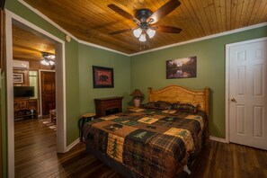 1 bedroom, iron/ironing board, WiFi, bed sheets - Whispering Pines Cabin with Hot Tub in Ruidoso  (Ruidoso)