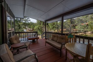 Terrace/patio - Whispering Pines Cabin with Hot Tub in Ruidoso  (Ruidoso)