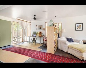 Interior - 3/2 Mod Hideaway, Laid-back Loft. ACL/ S Congress/ Downtown. Dog-Friendly (Austin)