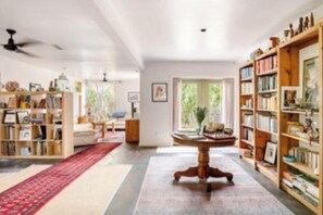 Interior - 3/2 Mod Hideaway, Laid-back Loft. ACL/ S Congress/ Downtown. Dog-Friendly (Austin)