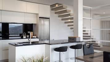 Premium House | Private kitchen | Fridge, microwave, oven, stovetop