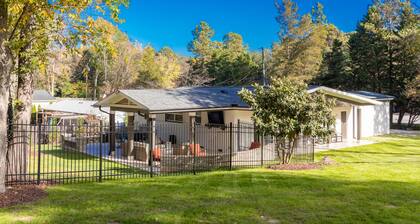 New Hope House! 20 Min to RDU| Outdoor Kitchen!