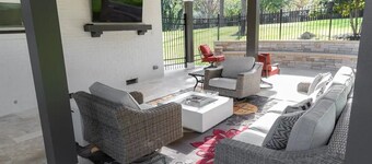 New Hope House! 20 Min to RDU| Outdoor Kitchen!