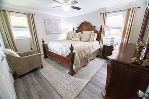 4 bedrooms, desk, iron/ironing board, travel cot