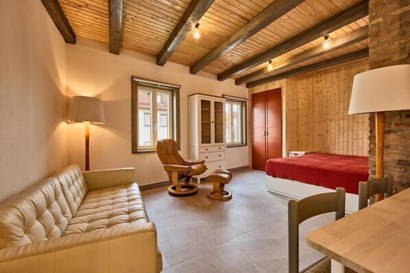 1 Schlafzimmer, Schreibtisch, WLAN, Bettwäsche