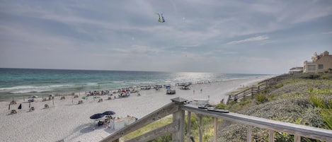 In Strandnähe, Liegestühle, Strandtücher