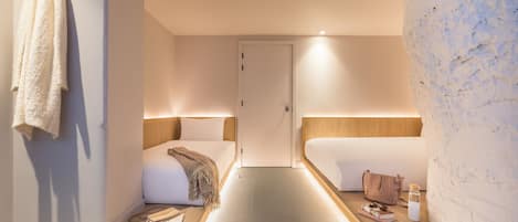 Habitación triple | Insonorización, wifi gratis y ropa de cama