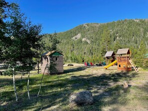 Zona de jocs infantil: a l'aire lliure